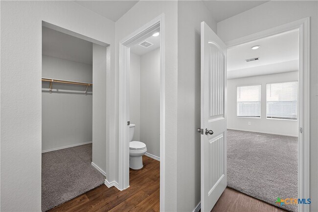 Building Photo - 326 N Richland Dr