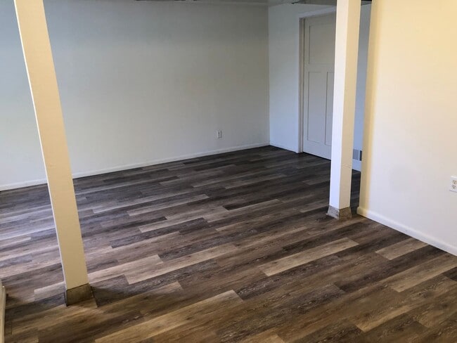 Building Photo - Spacious and Private 4-bed, 3-bath House in Desirable Highland Park Neighborhood of St. Paul!