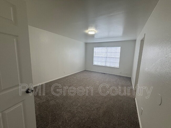 Building Photo - 9832 E 37th St