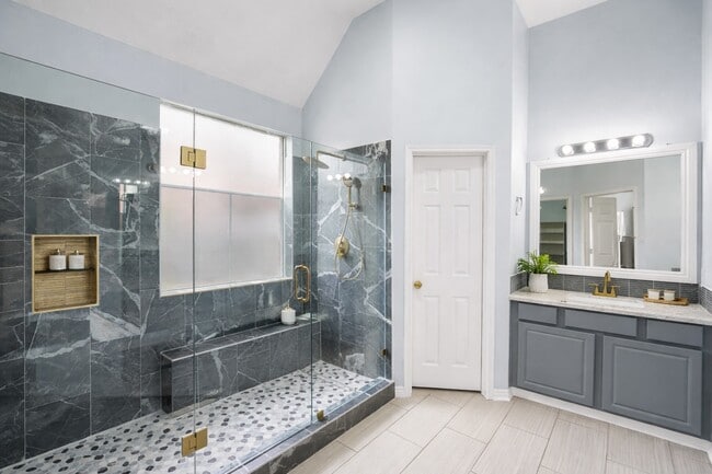 Building Photo - 2623 Pine Shadows Dr