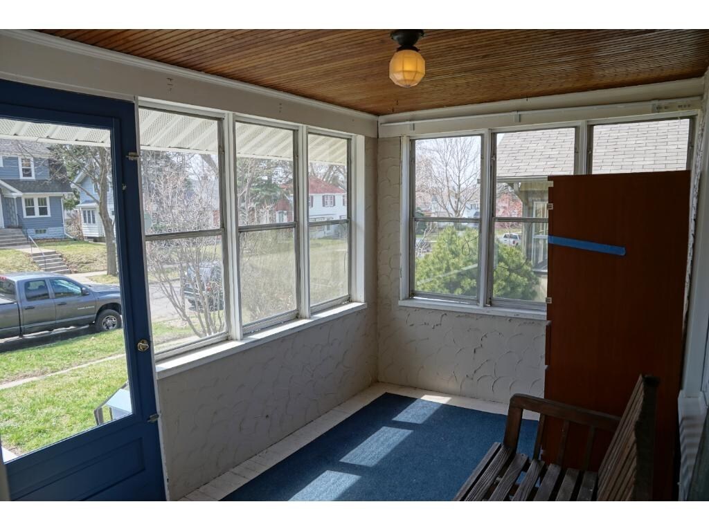 Building Photo - 2095 Wellesley Ave