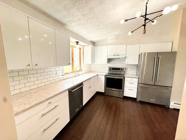 Building Photo - 37 Woodmont Dr