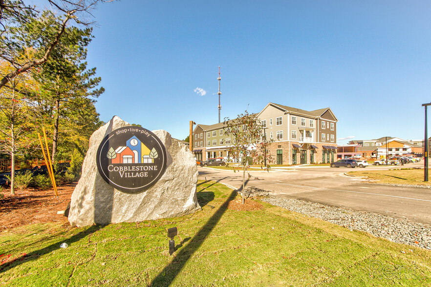 Primary Photo - Cobblestone Village