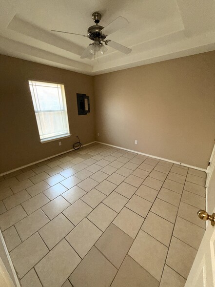 Guest Bedroom - 302 W Amy Dr