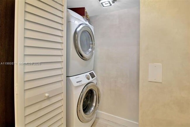 Building Photo - 16699 Collins Ave