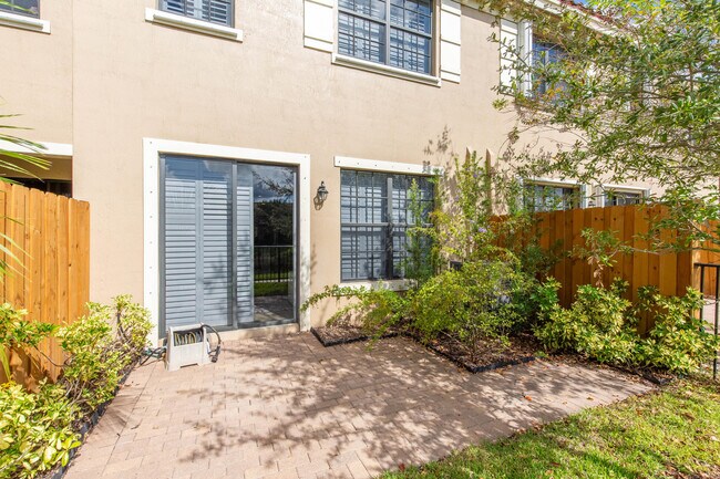 Building Photo - 10349 Wellington Parc Dr