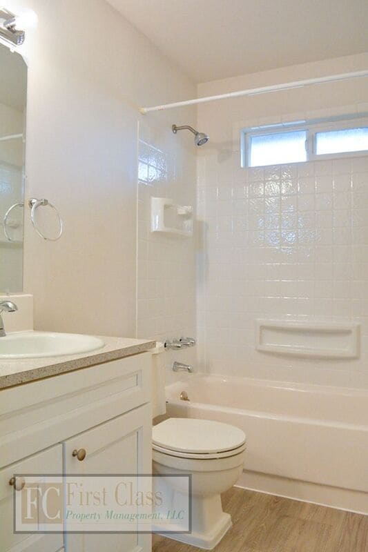 Building Photo - 2725 Maywood Dr