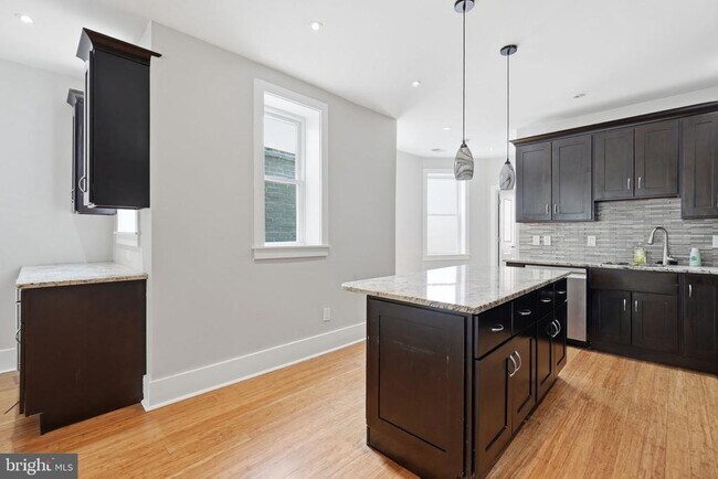 Building Photo - 2128 1st St NW