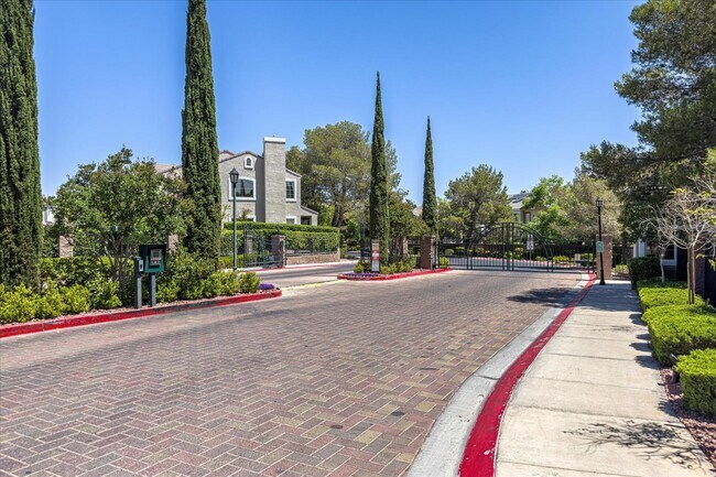 Building Photo - 972 Prestwick St