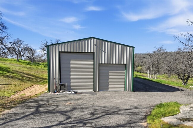 Building Photo - 30535 Rd 400