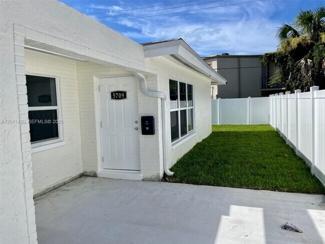 Building Photo - 5711 NW 28th St
