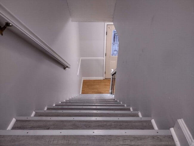 Building Photo - 2 bedroom 1.5 bath condo near ETSU