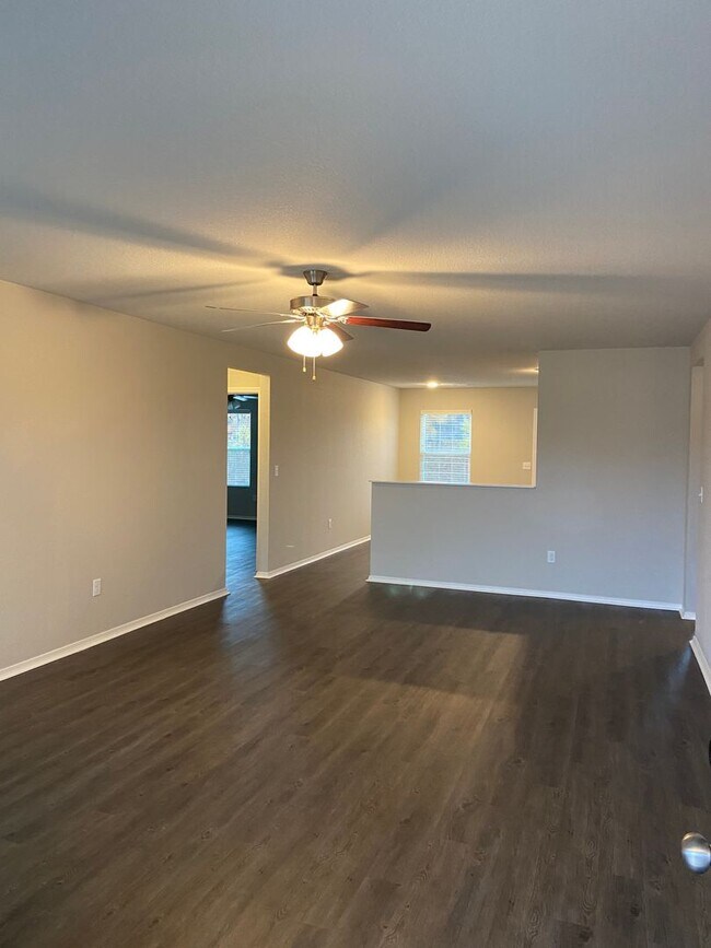 Building Photo - *Pre-leasing* Four Bedroom | Two Bathroom ...