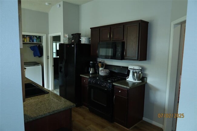 Building Photo - 305 Duprie Dr
