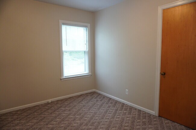 Building Photo - 425