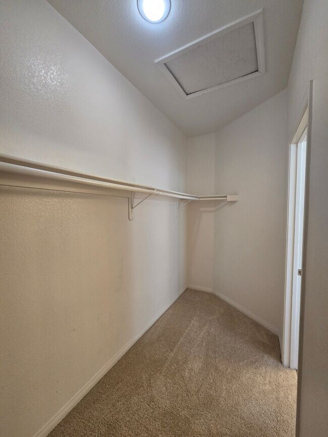Building Photo - 9164 Craven Ave