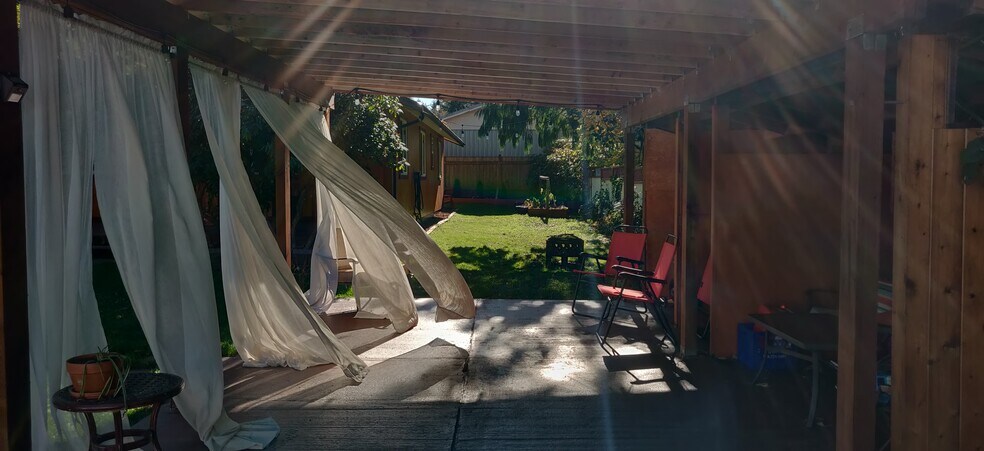 Building Photo - 3842 Idaho St