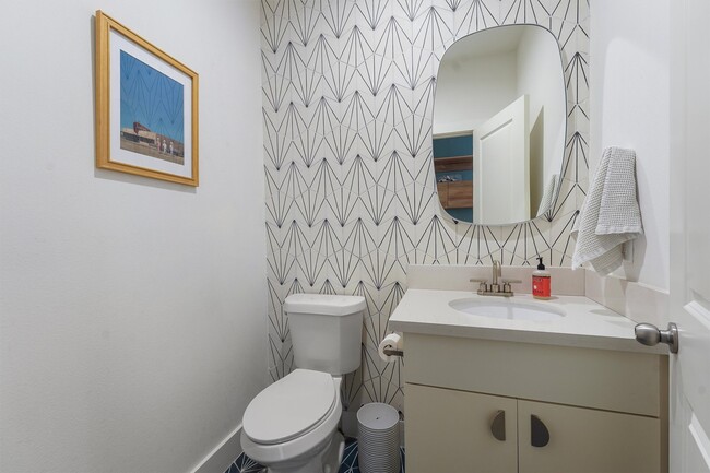 Building Photo - 2708 Kennedy St