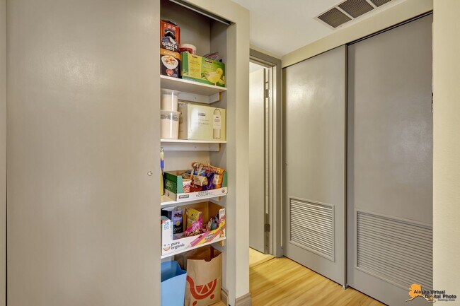 Building Photo - South Anchorage 2 bed/2 bath Condo with Garage and In Unit Laundry