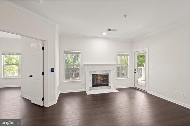Building Photo - 1704 Lake Shore Crest Dr