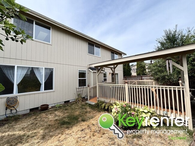 Building Photo - Newly Updated 5-Bedroom Home in Quiet Span...