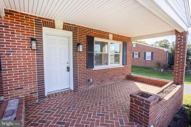 Building Photo - 21411 Montgomery Ave
