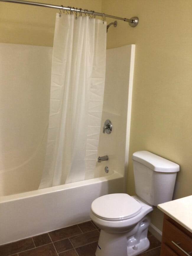 Building Photo - "Discover Spacious Comfort at 36-1 Leo's Way: 3-Bedroom Haven with 2.5 Bathrooms in Alburgh, VT!"