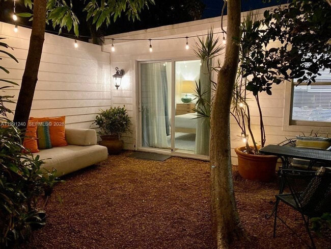 Building Photo - 1121 NE 1st Ave.