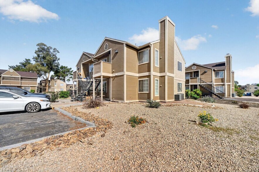 Building Photo - 2702 Alicialynn Way
