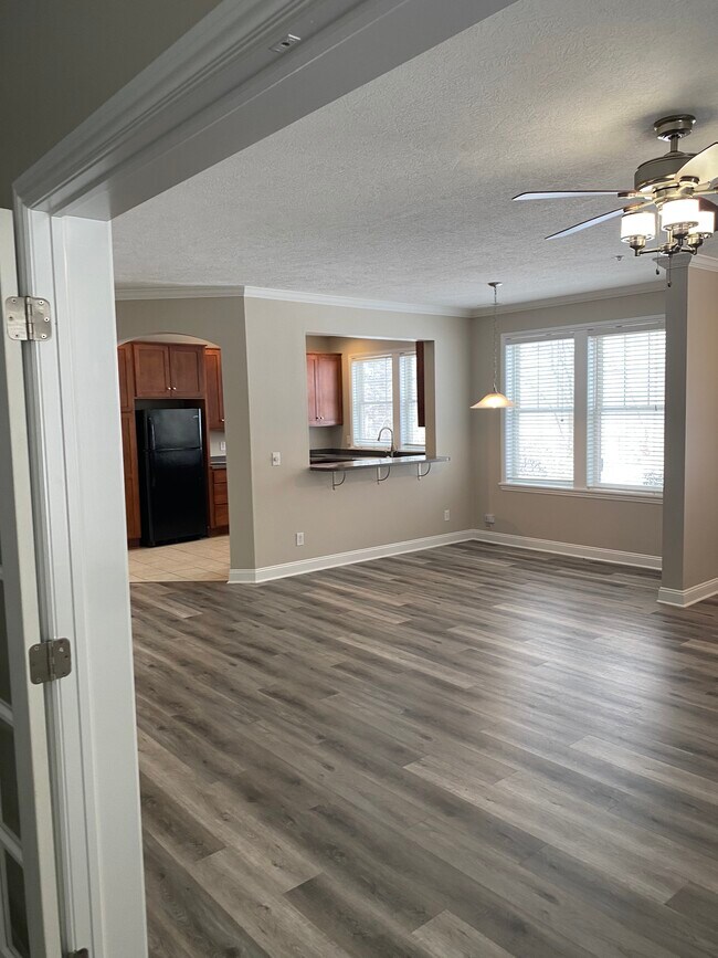 Building Photo - 217 E Saint Joseph St