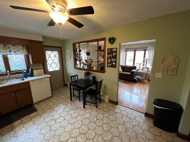 Building Photo - 213 Holland St