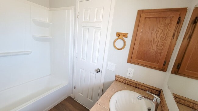 Building Photo - 2 bedroom, 1.5 bath townhome with 2 parking in Escondido