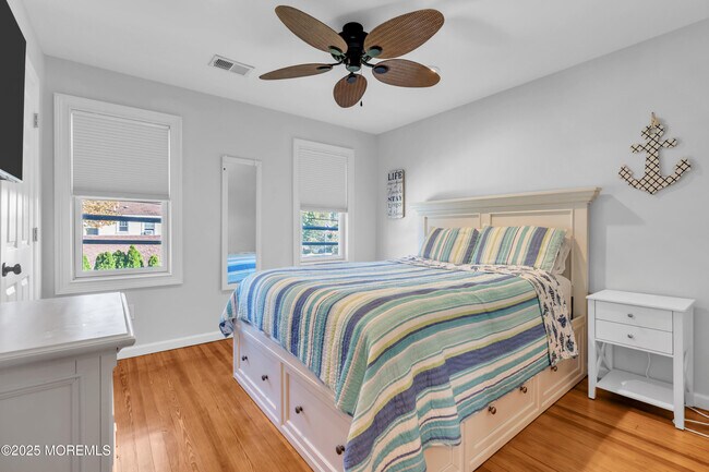 Building Photo - 1003 C St