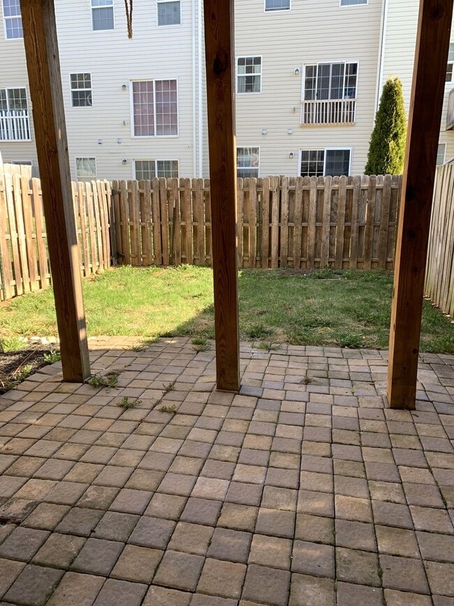 Building Photo - Spacious 3-Bed / 2.5-Bath Townhome – Antrim Crossing Subdivision
