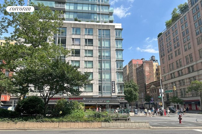 Building Photo - 545 W 110th St