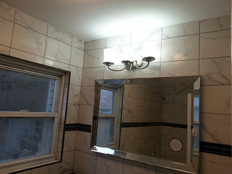 Full Bathroom - 17 W 34th St