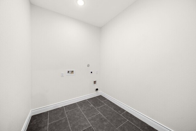 Building Photo - 206 Elianne Lace Ct