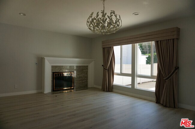 Building Photo - 221 N Bowling Green Way