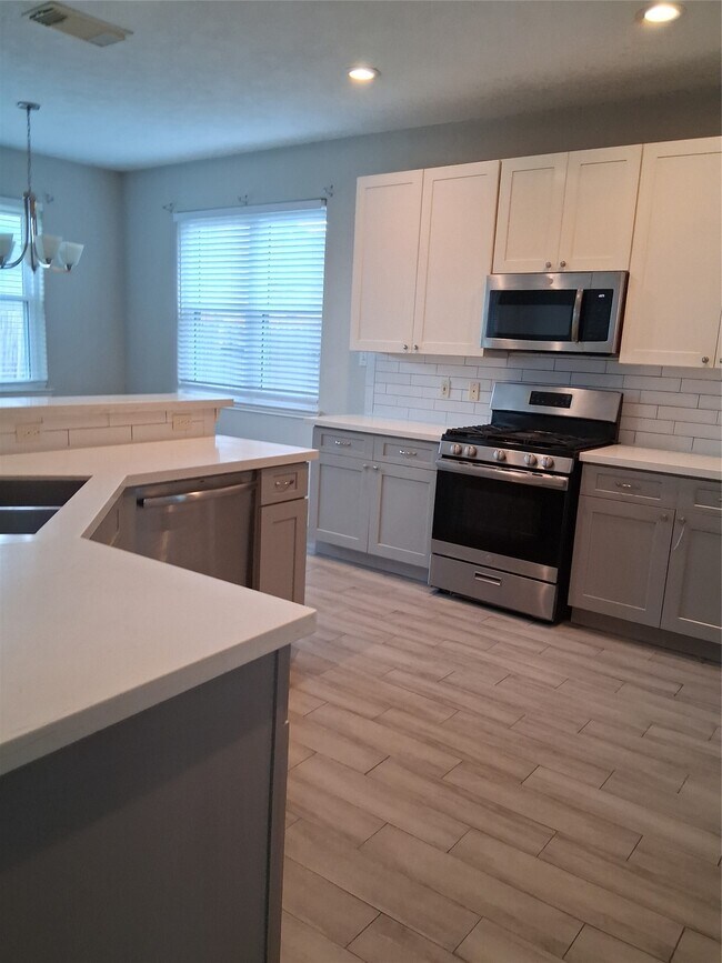 Building Photo - 10015 Dawn Brook Dr