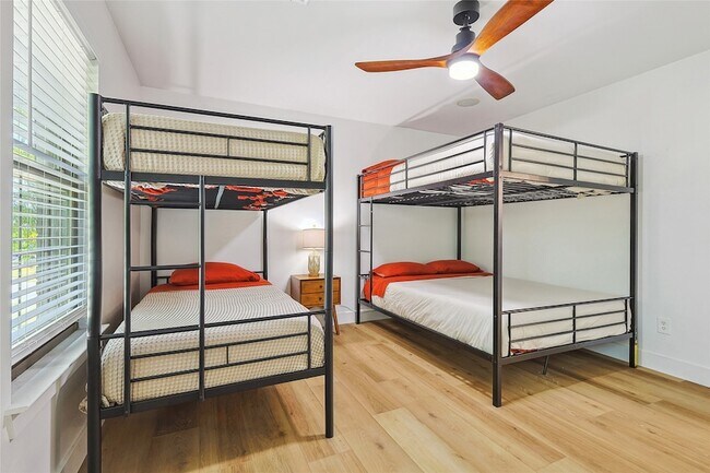 Building Photo - 1088 Pondview Dr