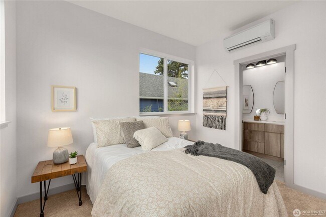 Building Photo - 3Bd/3.25Ba Seattle House