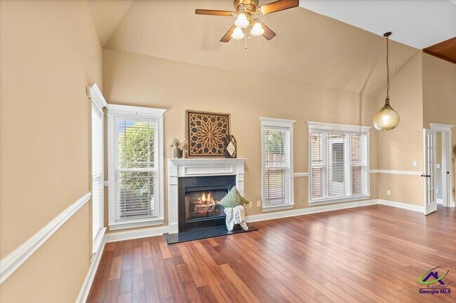 Building Photo - 300 Cheshire Dr