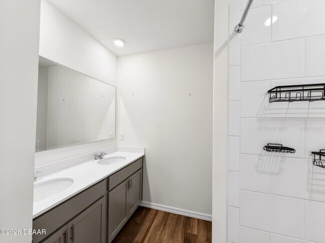 Building Photo - 982 Commons Wy