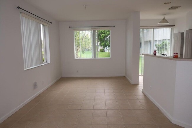 Building Photo - 3030 Laurel Ridge Cir