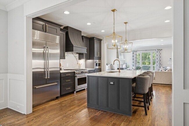 Building Photo - 2310 Vaulx Ln