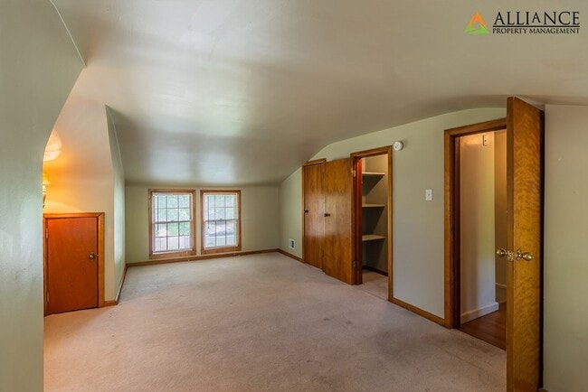 Building Photo - Spacious home close to KSU Campus!