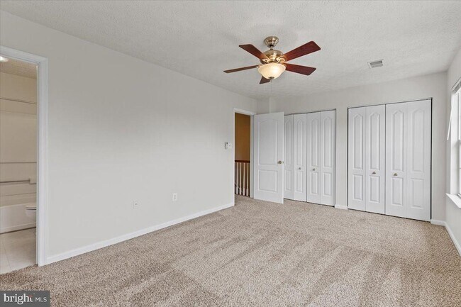 Building Photo - 2562 Woodland Pl