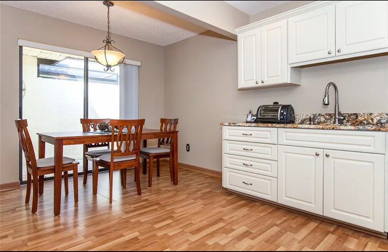 Building Photo - 127 Sandstone Cir