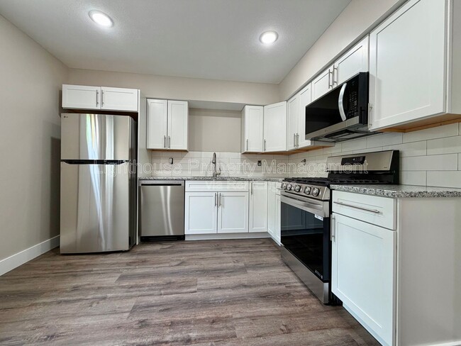 Building Photo - 3253 Charlesgate Ave SW