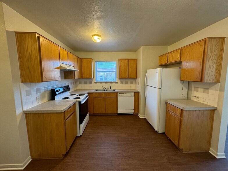 Building Photo - 404 Brittney Way